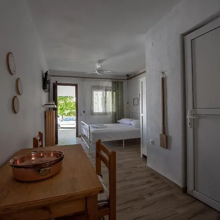 Mala - μάλα Apartment Afytos